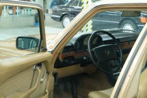 Image 19/50 de Mercedes-Benz 350 SE (1973)