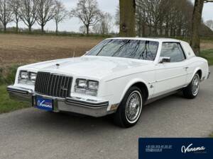 Image 1/26 of Buick Riviera Coupe (1983)