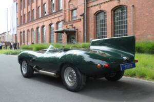 Image 16/16 of Jaguar D-Type (1964)