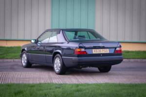 Bild 5/30 von Mercedes-Benz 300 CE (1992)