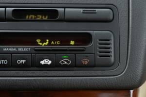 Bild 34/50 von Honda Legend (1992)