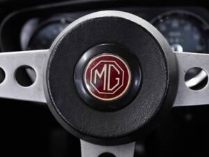 Bild 22/44 von MG MGB GT (1971)