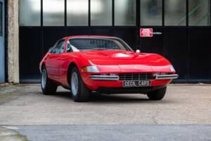 Image 2/50 de Ferrari 365 GTB/4 Daytona (1973)