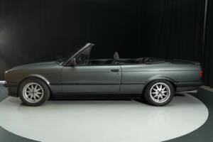 Afbeelding 7/8 van BMW 320i (1989)