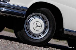 Image 20/38 of Mercedes-Benz 280 SE 3,5 (1970)