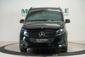Image 27/35 of Mercedes-Benz V 300 d 4MATIC (2025)