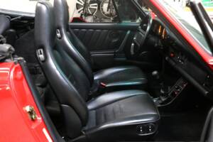 Image 25/47 of Porsche 911 Carrera 3.2 (1989)