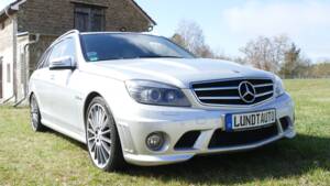 Imagen 3/18 de Mercedes-Benz C 63 AMG T (2010)