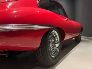 Afbeelding 37/95 van Jaguar XK-E (1970)