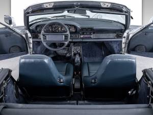 Image 15/22 of Porsche 911 Carrera 3.2 (1987)