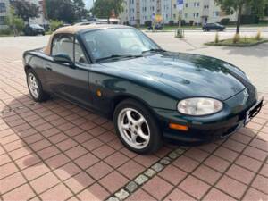 Image 2/10 de Mazda MX-5 1.6 (2000)