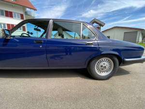 Image 18/36 of Jaguar XJ 6 4.2 (1984)