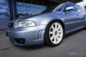 Image 19/52 of Audi RS4 Avant (2001)