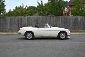 Image 9/50 of MG MGB (1972)