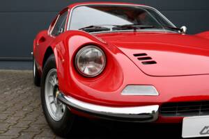Image 19/24 de Ferrari Dino 246 GT (1973)