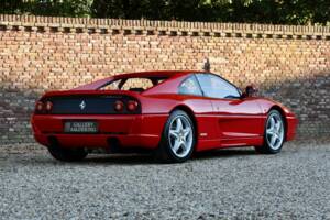 Image 2/50 de Ferrari F 355 Berlinetta (1996)