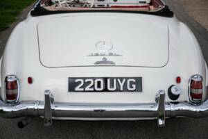 Image 42/49 of Mercedes-Benz 190 SL (1960)