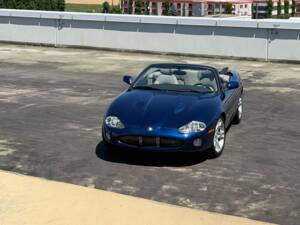 Image 4/20 of Jaguar XKR (2002)