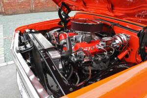 Image 6/30 of Chevrolet Suburban (1970)