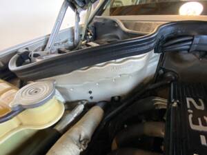 Bild 41/66 von Mercedes-Benz 190 E 2.3-16V (1986)