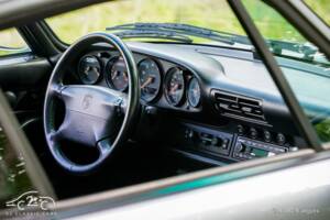 Image 46/63 of Porsche 911 Carrera (1996)