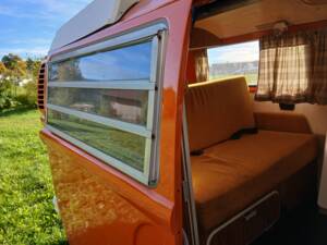 Image 28/34 of Volkswagen T2b Westfalia (1973)