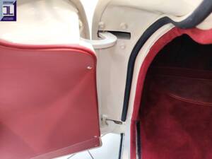 Image 40/74 of Jaguar XK 140 OTS (1956)