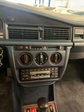Imagen 33/69 de Mercedes-Benz 190 E (1988)