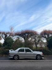 Immagine 14/49 di Mercedes-Benz 190 E (1990)