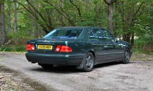 Image 3/50 of Mercedes-Benz E 320 (1998)