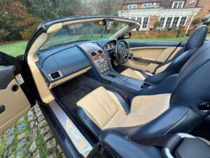Image 38/48 of Aston Martin DB 9 Volante (2007)