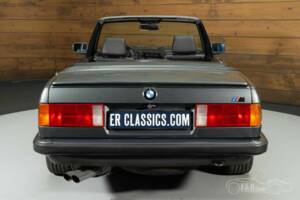 Image 16/19 of BMW 320i (1989)