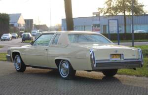 Image 37/56 of Cadillac Coupe DeVille (1977)