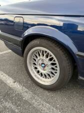 Bild 27/55 von BMW 320i (1991)