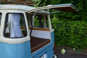 Bild 29/50 von Volkswagen T2b Camper (1976)