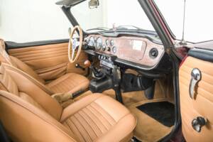 Image 17/50 of Triumph TR 6 PI (1969)