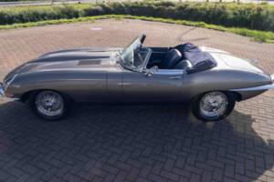 Immagine 6/8 di Jaguar E-Type 4.2 (1965)