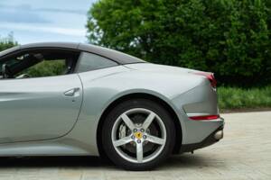 Bild 34/50 von Ferrari California T (2014)