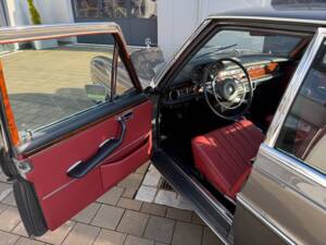Image 20/32 of Mercedes-Benz 300 SEL 6.3 (1970)