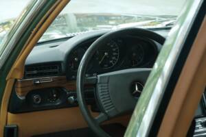 Image 40/50 de Mercedes-Benz 350 SE (1975)