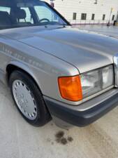 Immagine 4/39 di Mercedes-Benz 190 E 2.6 (1990)