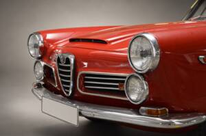 Image 15/31 of Alfa Romeo 2600 Spider (1964)