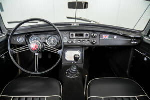 Image 7/50 of MG MGB (1964)