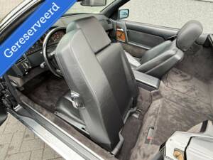 Image 32/50 of Mercedes-Benz 500 SL (1991)