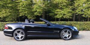 Image 18/45 of Mercedes-Benz SL 350 (2010)