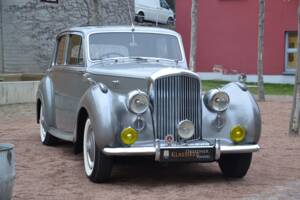 Image 4/23 of Bentley R-Type (1953)
