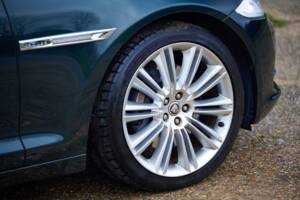 Image 36/50 of Jaguar XJ 5.0 (2010)