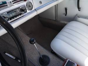 Afbeelding 6/42 van Mercedes-Benz 230 SL (1964)