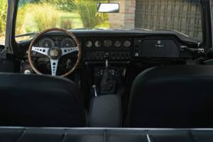 Image 35/50 de Jaguar E-Type (1968)