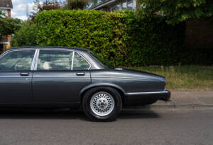 Bild 12/23 von Daimler Double Six (1992)